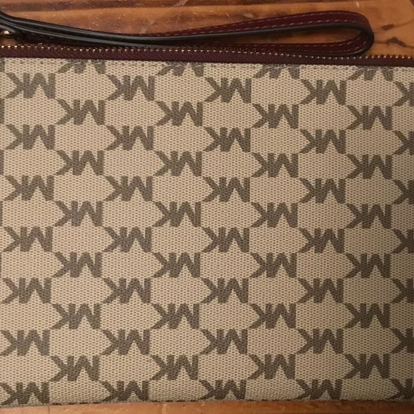 Michael Kors jet set logo print large wristlet - Picture 2 of 2